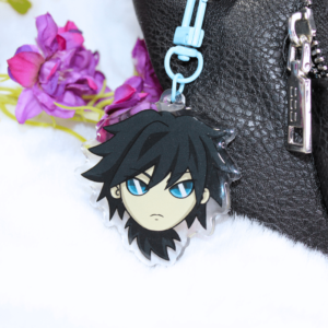 Llavero acrílico con la cara de Tomioka.