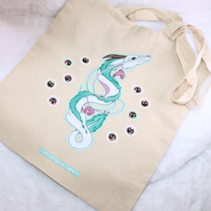 Totebag con estampación inspirada en el dragón Haku, de El Viaje de Chihiro.