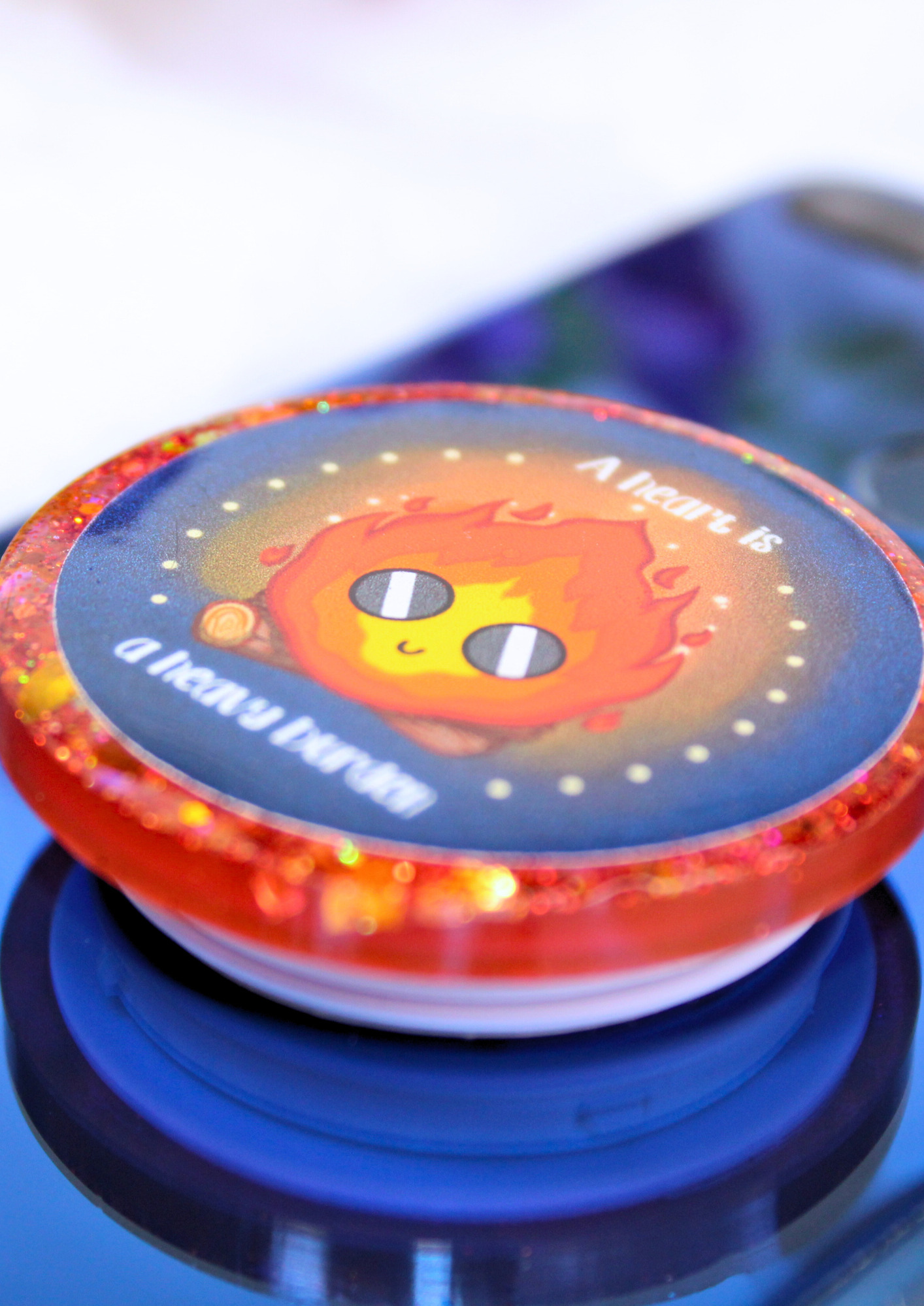 Pop socket de resina inspirado en Calcifer (El Castillo Ambulante) - Imagen 6