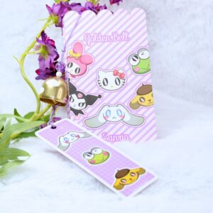 Campanilla de viento dorada con diseños inspirados en los personajes de Sanrio: Pompompurin, Keroppi, My Melody, Kuromi, Hello Kitty y Cinnamoroll.
