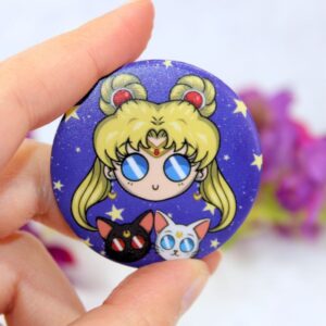 Chapa inspirada en Sailor Moon con efecto mate.