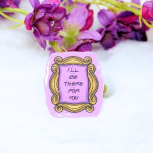 Pin inspirado en el marco de la puerta de la serie Friends.