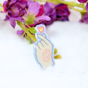 Pin hecho a mano inspirado en la mano de Roy Mustang del anime FullMetal Alchemist.