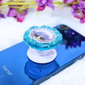 Pop socket de resina de color azul con ilustración inspirada en Satoru Gojo del anime Jujutsu Kaisen.