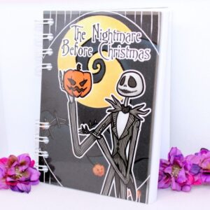 Cuaderno con espiral blanca, portada inspirada en Jack Skellington, de la película de Tim Burton, Pesadilla Antes de Navidad.
