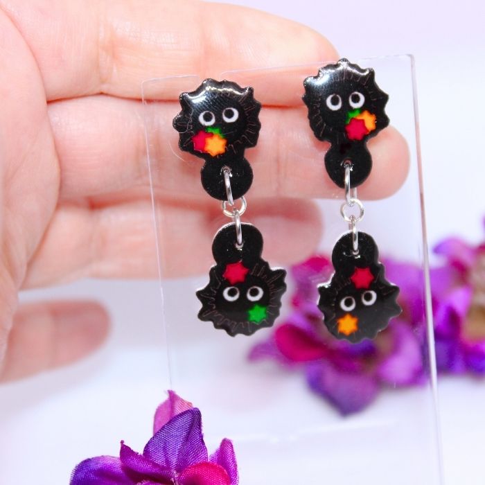 Pendientes largos de botón inspirados en Susuwataris (El Viaje de Chihiro) - Imagen 2